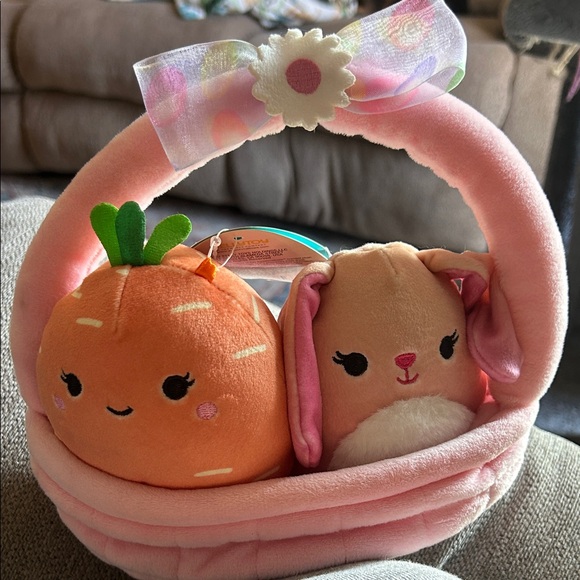 Squishmallows Other - Squishmallows Pink Basket with Bunny and Carrot